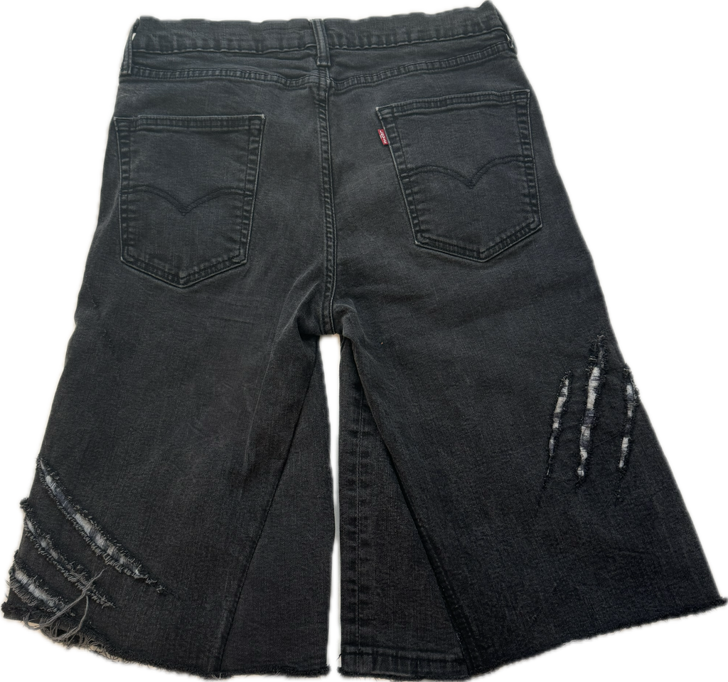 MAULING VICTIM SHORTS